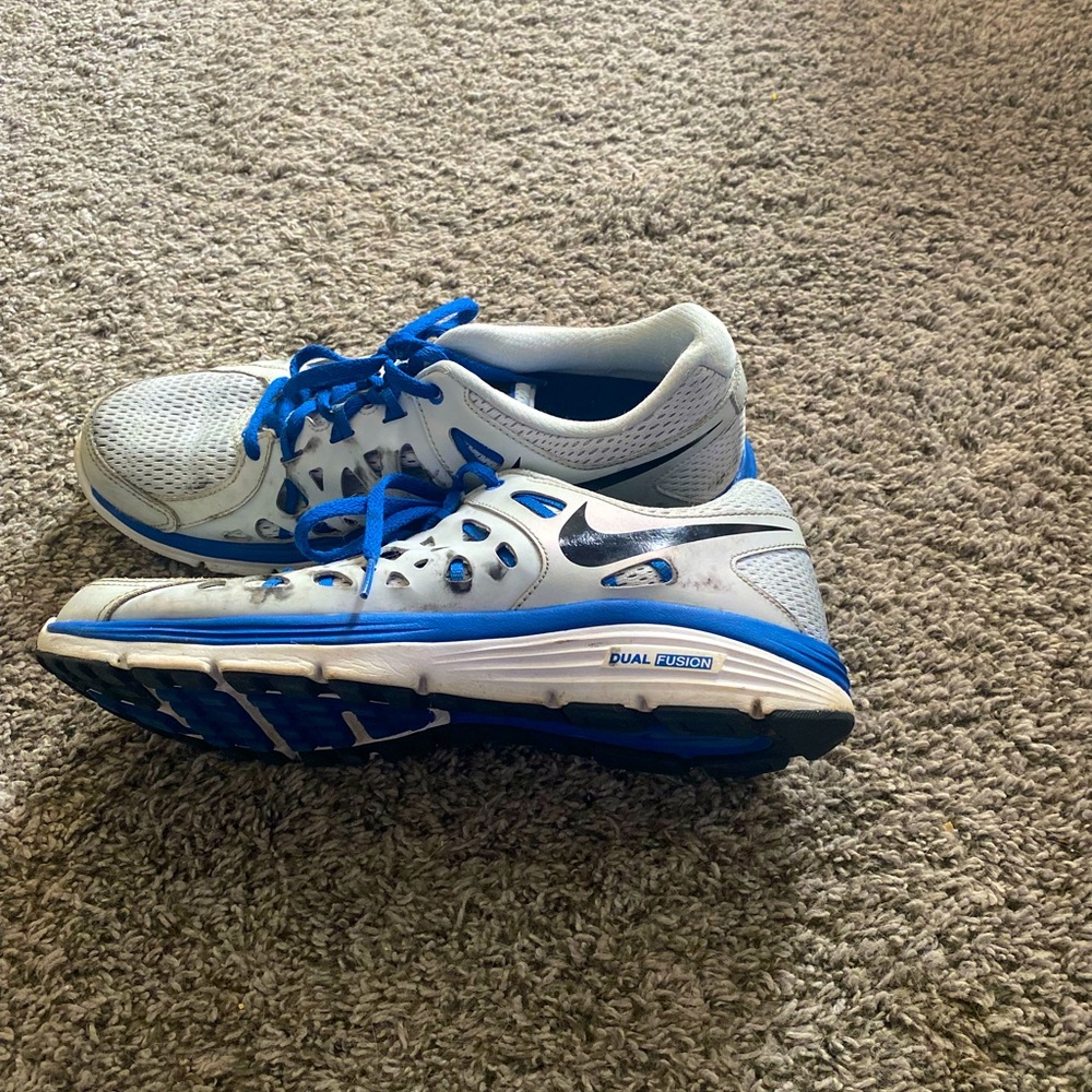 Men’s Nikes size 10.5. Minor stains/Wear and tear but good condition still!